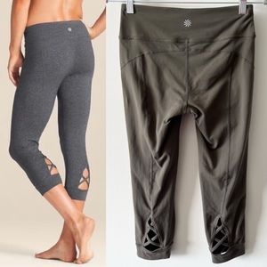 Athleta Criss Cross Strap Tic Tac Toe Capri Leggings Yoga R18
